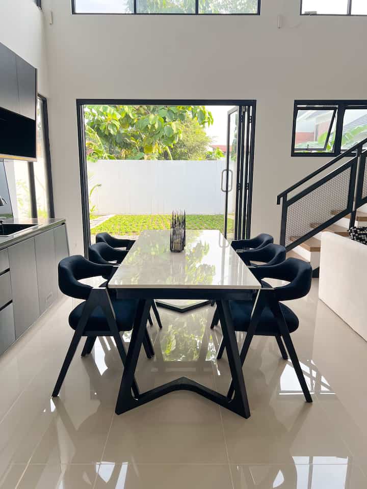 5 Tips memilih barang yang Worth It untuk Rumahmu ✨
*Meja makan = cari referensi dari toko offline maupun offline dan wajib ketahui ukuran space yang tersedia di rumah kamu ya ✨
* Tanaman artificial = buat yang belum telaten merawat tanaman, mungkin tanaman artificial ini menjadi solusi terbaik supaya rumah tetap terkesan nyaman ✨
* Sink : Pilih sink yang sesuai dengan tema kitchen set kamu, jangan abaikan kualitas sink  nya juga ya ✨
*dummy book : murah tapi tidak murahan, justru barang simple ini menambah kesan mewah dan estetik pada ruanganmu loh ✨
*Premium Frame : buat kamu yang bingung punya dinding luas tapi masih polos, frame ini menjadi pilihan terbaik dari sisi harga maupun kualitas ✨
#mejamakan #tanamanartificial #sink #dummybook #premiumframe #Top5bestbuy #RekomendasiProduk #AmbassadorPick #ruangmakan #kamarmandi #ruangkerja #tempatlilin #closet