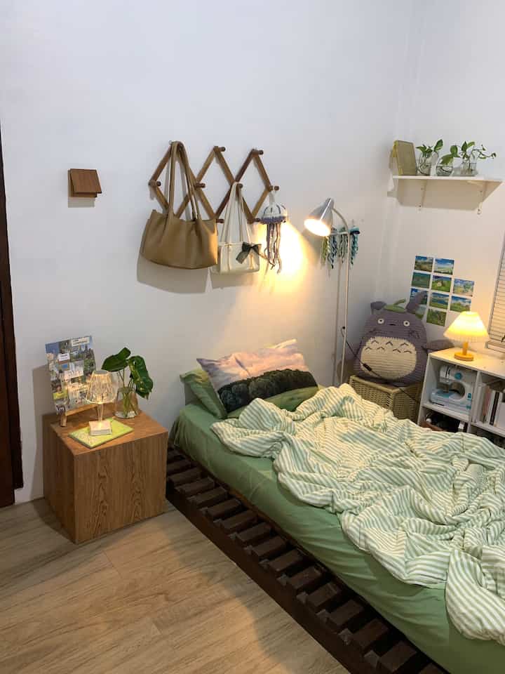 Top 5 best buy
- palet kayu/dipan. Wajib banget punya ini karena low budget dan estetik dibandingkan dipan biasa
- duvet. Harus punya 1 sih, beda sama bedcover dan juga bisa menghemat ruang.
- vennetian blind. Kunci keestetikan ruangan agar terlihat minimalis
- rak susun/kompartemen. Selain terlihat estetik, ruangan jadi rapi.
- lampu tidur kristal. Bagus banget dan ini tanpa kabel
#dipankayu #paletkayu #lamputidur #lampukristal #standinglamp #vennetianblind #duvet #bedcover #rakkompartemen #gantungankayu 
#Top5BestBuy
#RekomendasiProduk
#AmbassadorPick