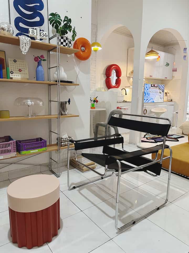 Top 5 Kursi Aesthetic ummaHaus ✨

Kursi-kursi ala pinterest yang ada di rumah selain bentuknya lucu, unik juga fungsional. Cocok bagi penggemar aesthetic home decor. Berikut: 

1. Wassily Chair : kursi vintage dengan stainless steel dan balutan kulit sintetis, tersedia warna hitam, putih, coklat. 

2. Finn Chair : kursi gemoy kesukaan anak saya, material premium polypropylene ditambah cushion yang bikin nyaman, tersedia banyak warna. 

3. Panton Chair & Metal Tube Chair : disini sebagai kursi makan cocok juga di semua ruangan. Kursi makan beda model bikin ruang makan makin seru. Tersedia banyak warna. 

4. Togo Chair : kursi santai dengan ukuran besar/kecil, material bahan oscar/beludru juga ada, untuk warna bisa custome. Kursi nyaman cocok di ruang serbaguna. 

5. Teddy Chair : sofa multifungsi bisa jadi kasur santai juga jadi sofa nyaman sambil nonton film bersama keluarga. 

Semoga menginspirasi ✨
#SofaMinimalis #PlafonPVC #CatRumahMinimalis #WarnaCatRumah #WarnaCatRuangTamu #Cat #Top5BestBuy #RekomendasiProduk #AmbassadorPick #WassilyChair #FinnChair #TogoChair #TeddyChair #PantonChair #Ohouseseason9 #ummaHaus #UmmaArRayyan