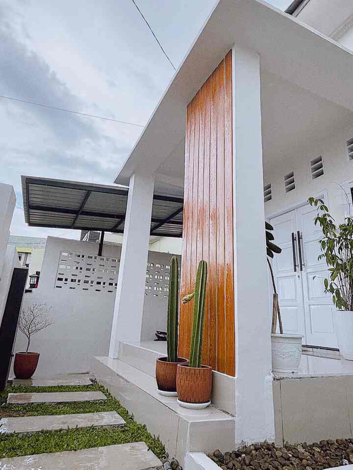 dulu buat dapetin rumah yang sesuai kita mau tu susah banget apalagi buat lingkungannya akhirnya click sama rumah ini walaupun masih apa adanya tapi udah sampe sini Alhamdulillah banget. meskipun yang kita renov belum semuanya🥹
slide 5-6 before afternya renovasi fasad🫶🏻

#catdindingjotun #listplankgrc #kaktuskoboi #MiniHouseTour #CeritaRumahku #InspirasiRumah