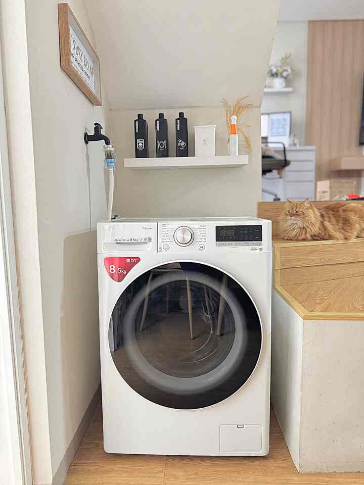 ✨ 5 Best Buy Versi Rumahku! ✨

Ada beberapa barang yang menurutku paling worth it dan bikin hidup lebih nyaman di rumah. Nih, aku spill satu per satu! ⬇️

1️⃣ Mesin Cuci – Hemat waktu dan tenaga, bisa sambil ngurus yang lain. Pilih yang sesuai kapasitas dan fitur yang membantu banget buat sehari-hari!

2️⃣ Sofa Recliner – Investasi terbaik buat quality time di rumah. Bisa rebahan santai, nonton bareng keluarga, atau sekadar istirahat setelah seharian aktivitas.

3️⃣ Kulkas Side-by-Side – Kapasitas luas buat nyimpen bahan makanan lebih banyak, plus desainnya yang modern bikin dapur makin rapi dan kece.

4️⃣ Elektronik Dapur – Dari oven, air fryer, rice cooker, sampai dispenser, semua bikin masak jadi lebih praktis dan efisien.

5️⃣ Treadmill & Vacuum Cleaner – Kombinasi pas buat gaya hidup sehat dan rumah tetap bersih! Bisa olahraga di rumah sambil tetap jaga kebersihan tanpa ribet.

Dari kelima ini, yang menurut kalian paling wajib ada di rumah yang mana? Atau ada tambahan versi best buy kalian? Share di komen ya! ⬇️✨

#mesincuci #botolsabun #vynillantai #piguraaesthetic #kulkas4pintu #treadmill #vacumcleaner #dispenserelektrik #oven #ricecooker #sofariclener #top5bestbuy #rekomendasiproduk #ambassadorpick 