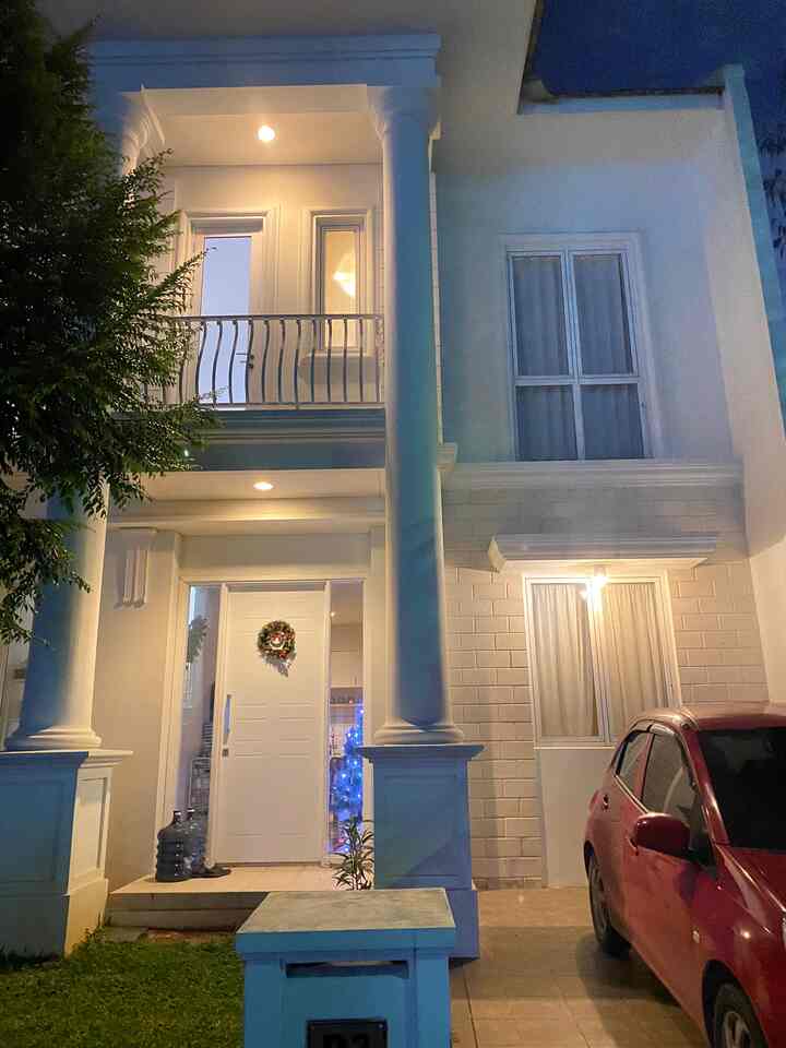 Rumah yang saat ini kami tempati adalah rumah kedua kami. Dari dulu impian kami adalah memiliki rumah nyaman dengan lingkungan yang baik. Parkir luas, lingkungan bersih, row jalan lebar, dengan fasad berwarna cat putih. Semua kami wujudkan dalam rumah kedua kami. Walaupun ukurannya tidak terlalu besar, namun rumah yang hanya diisi oleh 2 orang ini sudah lebih dari cukup. Kami akali dengan furniture yang minimalis dengan warna neutral seperti fasad rumah ini.

#FasadMinimalis
#warnaCatMinimalis
#MiniHouseTour
#CeritaRumahku
#InspirasiRumah
