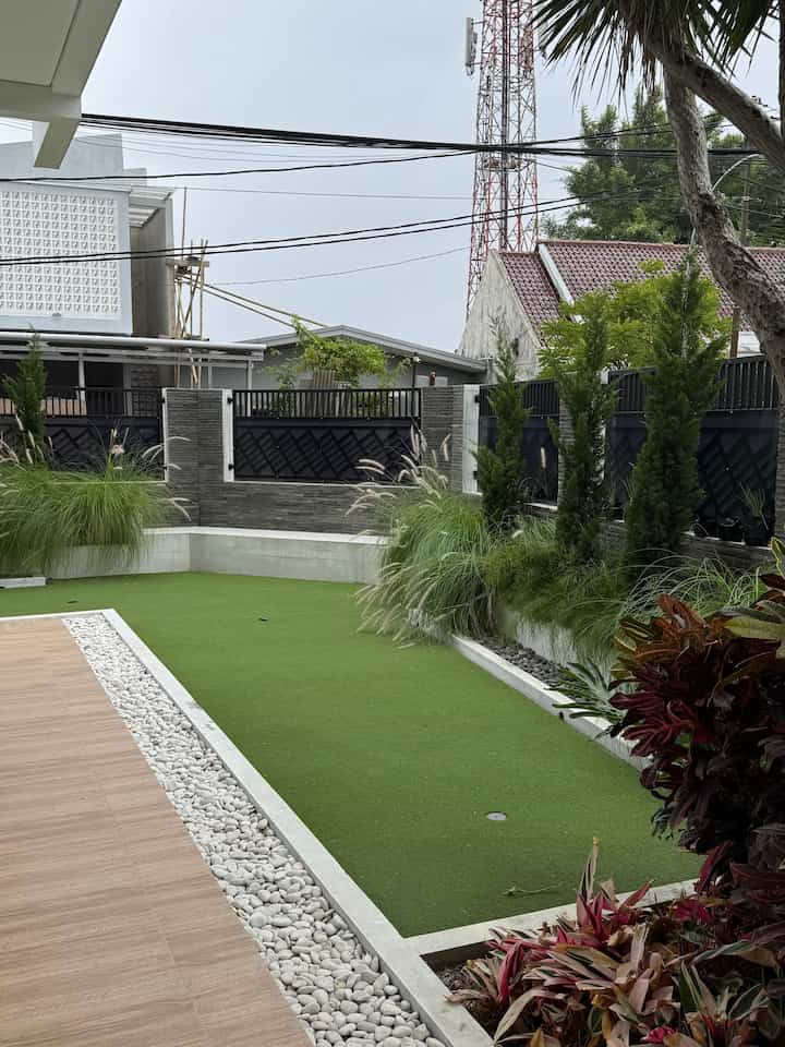 TOP 5 BEST BUY versi Delasta house
1. Vase dari Nash&Co ini cakep banget, pas buat di ruang tamu
2. Rumput sintetis jenis golf di taman depan, enak banget buat dijadiin area berkain tanoa takut kotor
3. Google TV dari Hisense ukuran 65”, best banget sih, ga kalah sama merk yang besar-besar itu
4. Sarung bantal dari IKEA ini lucu-lucu banget, jadi buat tone rumah lebih berwarna
5. Hiasan dinding estetik bikin ruangan jadi makin kece
.
.
#RumputSintetis #TamanRumah #RuangTamu #RuangTamuMinimalis #VasBunga #vaskeramik #vas #GoogleTV #SmartTV #Top5BestBuy #RekomendasiProduk #AmbassadorPck