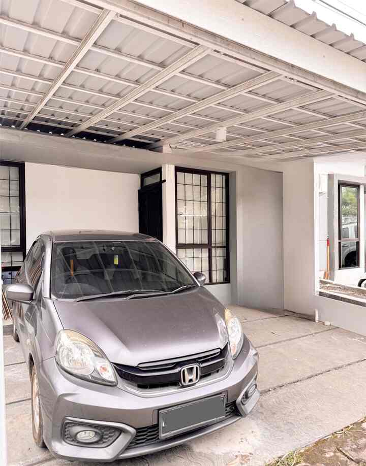 Fasad bawaan developer yang ga boleh dirubah sama sekali 😅
Karena jendelanya besar kami sengaja pasang teralis untuk keamanan


#PlafonEcoroof #FasadDeveloper #JendelaAlumunium #WarnaCatEksterior #TerasRumah #PintuBesi #TeralisBesi  #InspirasiFasad #StyleFasad #FasadRumah