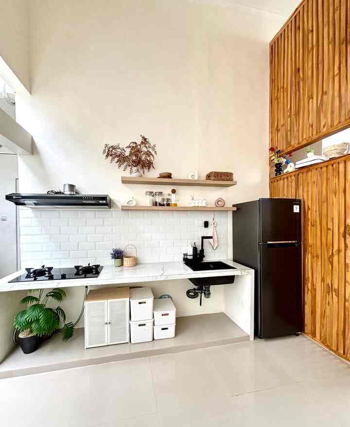 This inline kitchen is only 2.8 meters long
because it doesn't have a kitchen set yet, so we have to choose extra kitchen equipment so that it doesn't pile up.

This kitchen is more than enough for us every day, for the dining area it is across the kitchen table.

We didn't forget to add decorations such as wooden shelves and some unique displays.

The top table uses 120x60 granite so that there aren't too many visible joints, also the combination of black on the sink and stove area makes the kitchen look elegant.

#MinimalistKitchen #DapurSegaris #DapurModern #MakeOverDapur #StylingDapur #DapurImpian #SimpleKitchen