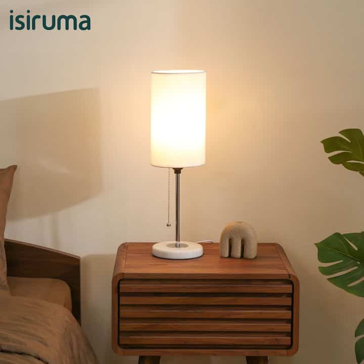 Lampu menjadi salah satu sumber daya yang dibutuhkan semua kalangan masyarakat saat ini, setiap jenis lampu selalu memiliki gaya keunikan dan fungsinya masing-masing.  

ISIRUMA menghadirkan produk terbaru yang dapat menemani hari-hari anda menjadi lebih berkesan. 

FELAZ Table Lamp menjadi salah satu varian kategori lampu hias / meja / tidur yang memiliki desain unik serta minimalis sehingga mudah ditempatkan dimanapun kebutuhan ruangan anda.  

Spesifikasi :  
Dimension Product : 22 x 15 x 51 cm  
Dimension Packing : 34 x 20 x 21 cm 
Gross Weight : 2.2 kg 
Material : Metal, Fabric, Black Base, Lamp Holder E27*1pcs  

FELAZ Table Lamp memiliki kapasitas daya sampai dengan 40watt, sehingga untuk kebutuhan penerangan cahaya dapat disesuaikan dengan luas dan bentuk ruangan anda. 

Terbuat dari bahan metal berkualitas yang dilapisi dengan coating spray berwarna hitam, dan frame kain putih yang meninggalkan kesan mewah diruangan anda.  

Note : Produk ini menggunakan fitting bohlam tipe E27 dan belum termasuk bohlam didalam kemasannya.

#lampu #lampumeja #lampuruangtamu #lamputidur #isiruma
