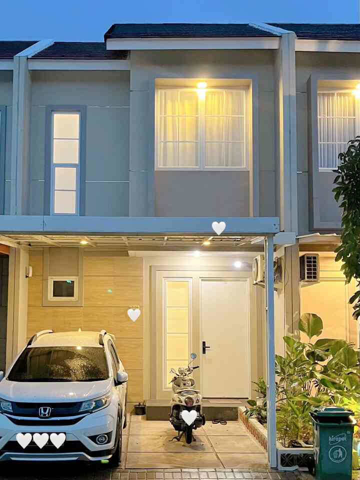 ^^Fasad rumah bawaan developer yang sesuai dengan karakter penghuninya😍

Hi tetangga 👋 perkenalkan ini fasad @dirumaa.ina 🩵

Meskipun fasad ini bawaan developer, tapi kami selaku owner sangat menyukai desain dan warna fasad rumah ini🤗

Permainan maju mundur, dan warna yang dominan cream dengan kombinasi granit matte, membuat fasad rumah mungil ini terlihat lebih manis🫶

#InspirasiFasad #StyleFasad #FasadRumah #PagarRumah #PagarRumahMinimalis #WarnaCatRumah #PlavonuPVC #RumahCluster #RumahCompact