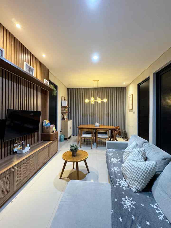 dirumah.43 menggunakan konsep open space🤎
Open space rumah adalah konsep arsitektur yang menyatukan beberapa ruangan tanpa sekat atau dinding partisi. Konsep ini bertujuan untuk menciptakan kesan ruang yang lebih luas dan terang🤎

Kelebihan konsep open space: Ruang gerak lebih luas dan bebas, Aliran udara dan cahaya lebih baik, Dapat mengakomodir berbagai kebutuhan ruang, Suasana lebih santai dan interaktif. 


#Kitchen Set 
#KitchenSetMinimalis / #PlavonPVC /
#WarnaCatRumah / #WallpaperDinding /
#WallpaperEstetik / #Cat
#RumahOpenSpace
#RumahTanpaSekat
#RumahLega 
#HPL #HPLKayu #Bandung #cimahi #rumahdeveloper #rumahcluster #scandinavian 