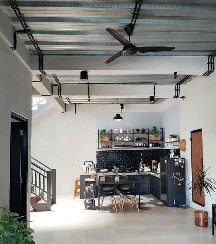 Dari rumah lama ke rumah ‘baru’ udah menerapkan open space alias loss aj gtu dari buka pintu utama ga ada sekat2an antara ruang tamu, ruang TV ke ruang makan dan dapur, kenapa? biar keliatan luas ga sempit cuma memang ga enaknya ga ada privasi saat ada tamu misal kita lgi masak yg ada biasanya aku milih menghentikan kegiatan di dapur & langsung naik ke atas heheheh


#Rumahopenspace #Rumahtanpasekat #Rumahlega #Industrialstyle #Dindingaci #Ceilingtanpaplafon 