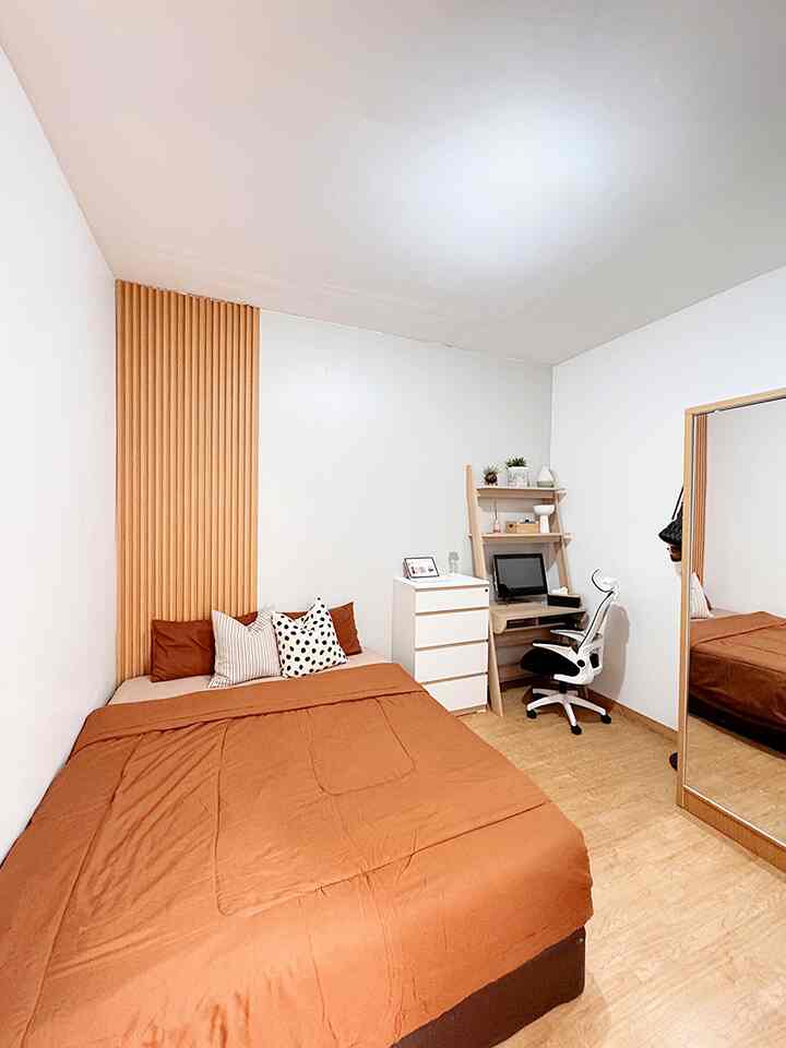 Cerita sedikit tentang Bedroom, karena pernah beberapa kali bocor alhasil temboknya lembab dan jamuran
Akhirnya kami memutuskan untuk pasang wallboard untuk menutupi tembok yang sering lembab, agar tidak terlalu polos kami kombinasi dengan wpc yang matching dengan suasana kamar

#Bedroom #JapandiRoom #KamarUtama #KamarMungil #RuanganMungil #RumahMungil #Wallpanel #Wallboard 