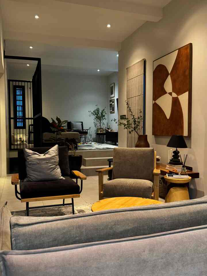 Open Space

Mengusung rumah zaman now dengan keterbatasan lahan, dan agar terlihat luas menyatu, kami buat open space livingroom ini 

Ada kenaikan leveling untuk area menonton karena mengikuti contour tanah yang splitzing

#livingroom #rumahopenspace #openplane #openspace #rumahtanpasekat #rumahlega #industrial #lantaiabu #desainearthtone