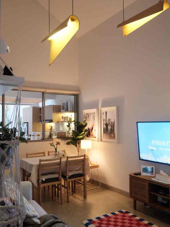 Sudut openspace terfavorit dirumah, penggabungan antara living room & dining room 🩵 ga perlu sekat lagi untuk memaksimalkan fungsi ruang, cukup dengan pilihan furniture yang minimalis dan bukaan yang cukup besar agar ruangan lebih terasa luas✨ yuk explore berbagai desain rumah open space~

#MejaMakanMinimalis #ArtificialPlant #SideTable #RumahOpenSpace #RumahTanpaSekat #RumahLega #RumahMinimalis #RumahMungil #LivingRoomStyling