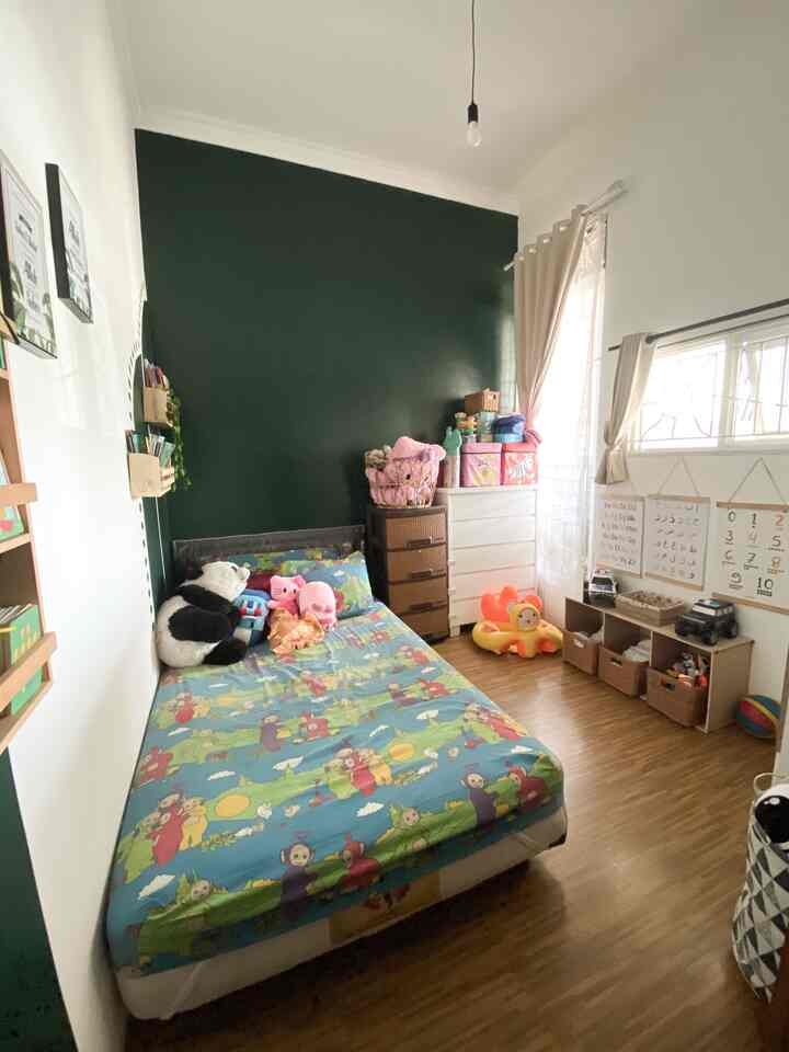 Assalamu’alaikum everyone✨🫶🏻

Inspirasi kamar anak di mizyhome👧🏻👦🏻

Ceritanya inituh kamar 2 anak balita, nyatanya masih jadi kamar serbaguna 😂 
Karena anak-anak masih pada kecil dan masih tidur barengan, jadi kamar ini digunakan untuk area bermain, tidur siang atau kamar tamu😆🫶🏻
Meski begitu, kami tetap usahakan untuk membuat kamar ini nyaman dan menambahkan beberapa sentuhan warna untuk mempercantiknya ✨🫶🏻🛌

#kamaranak #kamaranakminimalis #dekorkamar #kamarserbaguna #homedecorideas #inspirasikamar