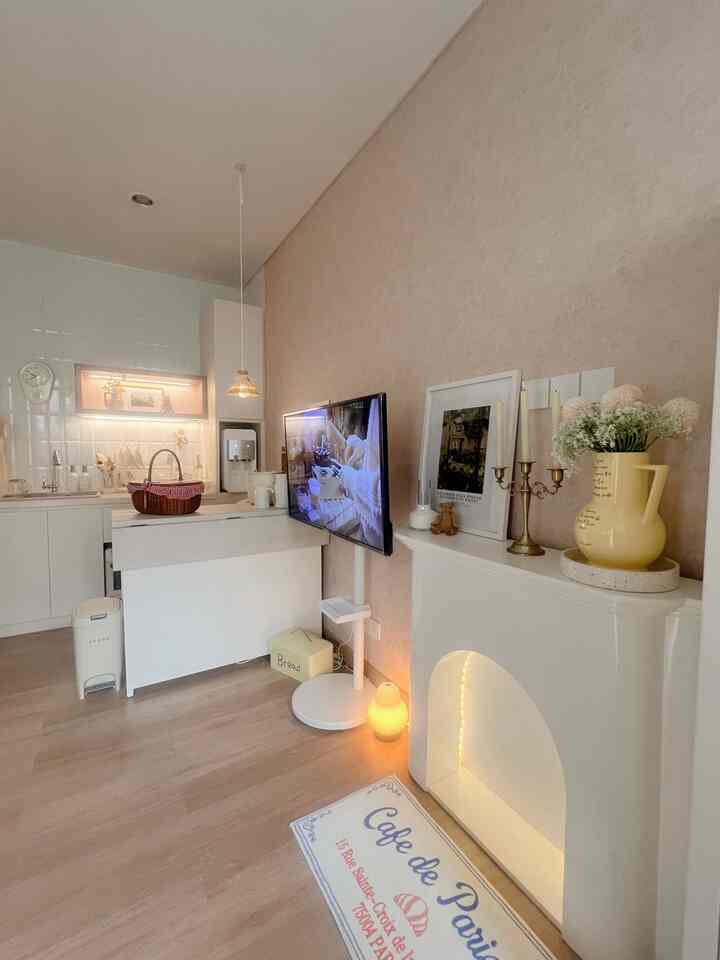 Open Space House , untuk rumah compact dan minimalis jaman sekarang rumah" menjadi mungil dan untuk meminimalisir agar ruangan terlihat lebih luas di lahan terbatas akhirnya konsen open space aku terapkan di rumahku ini dimana ruang tamu/ruang keluarga langsung menyatu dengan dapur , untuk pemisahnya sendiri aku hanya menggunakan island ( yang aku gunakan sekaligus jadi meja makan ) yang buat happy rumah mungil saat keluarga berkumpul bersama bisa sambilan nonton dan makan bersama jd lebih erat #rumahopenspace #rumahtanpasekat #rumahlega #rumahmungil #rumahcompact #rangtamu #ruangkeluarga #kitchen 