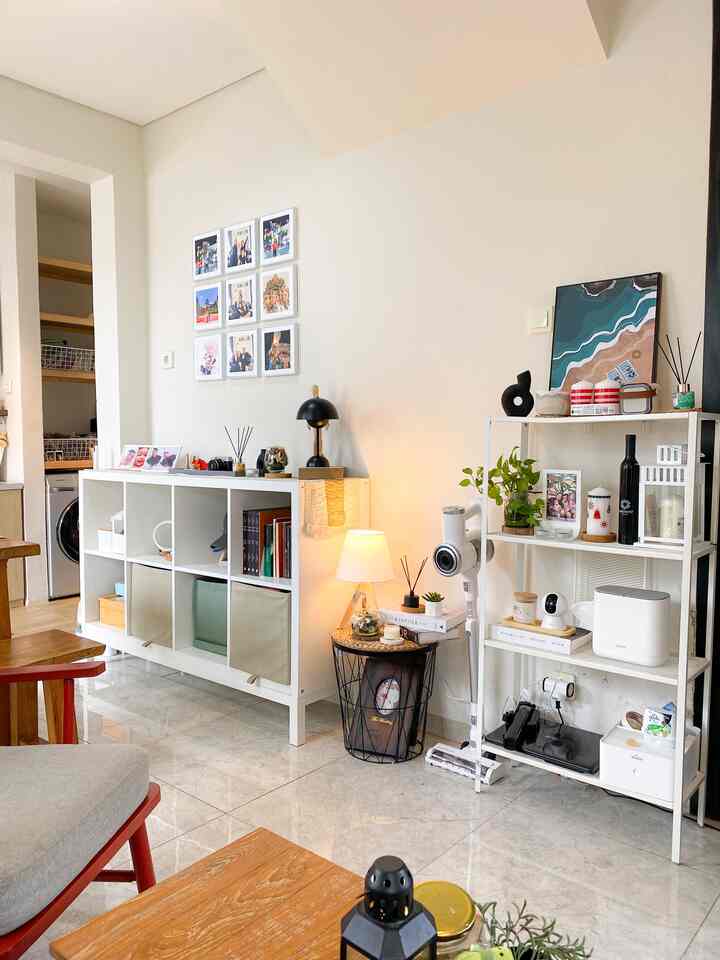 Karna area bangunan yang saat ini masih terbatas , tapi ingin redekor ulang penataaan rumah. Salah satu hal yang serinv aku lakuin di rumah yaitu mengeser2 pososi furniture serta sedikit menambahkan dekori 

Re-dekorasi merupan salah satu cara kami menciptakan suasa baru yang ingin kami rasakan dirumah , hanyk mengeser meja topoz ke arah tembok dan tanaman karet kebo kami tarik dekat jemdela. Dengan mengeser saja menurut kami dekorasi kami saat ini lebih fresh dari sebelum nya

#dekorasi
#dekorasiulang
#dekorasisimple
#inspirasiinterior
#interior
#segehouse