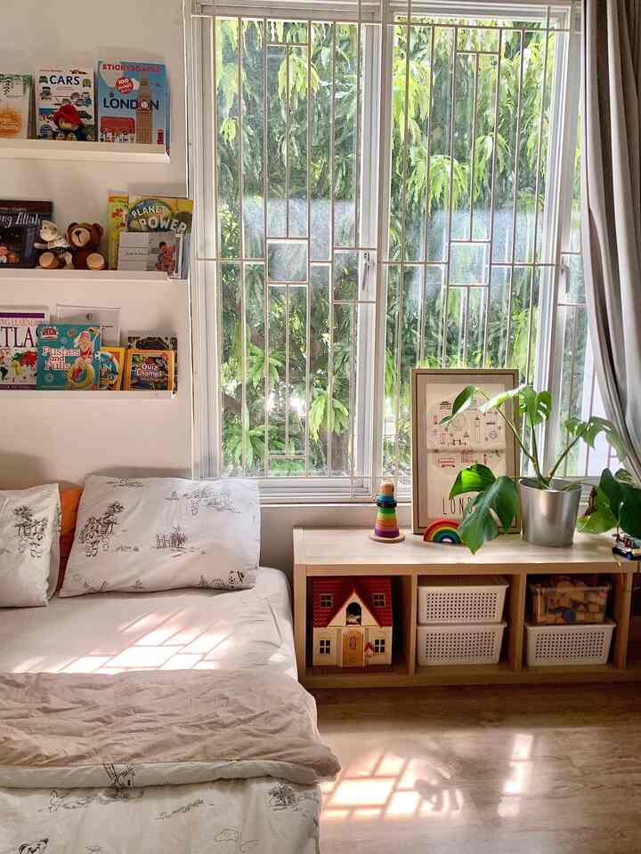 Scandinavian Girl Bedroom..

Membuat kamar anak gadis ternyata ga harus identik dengan kartun dan princess. Design scandinavian ini bisa digunakan dalam jangka panjang atau longterm karena sifatnya netral dan mudah sekali untuk mix & match dengan dekorasi lainnya. 
1. Ambalan putih sebagai display dan storage book ini merupakan favorit saya. Saya gunakan warna putih untuk kamar anak perempuan dan warna hitam untuk kamar anak laki-laki. Materialnya yang kokoh cocok sekali untuk buku-buku yang berat sekalipun dan tidak pernah melengkung dalam jangka waktu yang lama.
2. Bedding dari katun jepang. Material bedding favorit untuk anak-anak karena hypoallergenic.
3. Curtain dengan warna light grey. Warna light membuat kesan ruangan lebih clean dan netral
4. Side table dari kallax. Jujurly, ini sering dipakai sebagai tempat buku jika di berdirikan. Tapi saya prefer di pakai untuk meja sekaligus storage

#ambalandinding #wallstorage #gordenminimalis #sidetable #sepreianak #bedcover #RuanganTerbatas #RumahCompact #RumahMungil #kamaranak