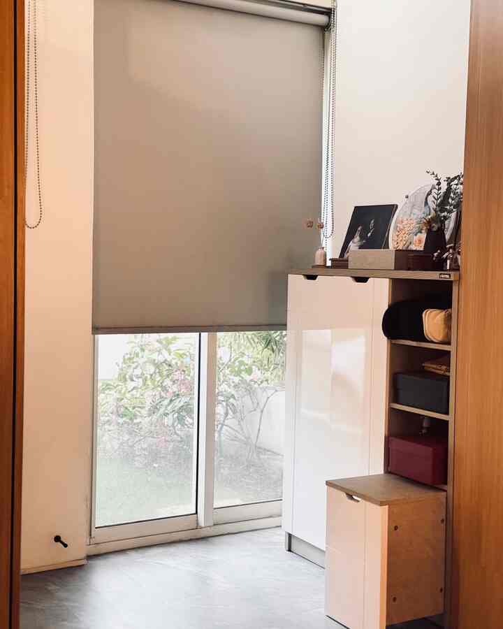 Karena space rumah kita yg ga besar, kita suka banget barang multifungsi dan barang yg bisa save space. Di area entrance, kita cuma dekor dengan 1 lemari sepatu yang multifungsi, ada bagian yg bisa ditarik keluar dan jadi kursi untuk pakai sepatu! Selain itu karena space lemari sepatu yg terbatas, di dalamnya kita pakai lagi shoe rack yg bisa bikin sepatu lebih terorganisir🤍
#EntraceArea #LemariSepatu #BlindJendela #RakSepatu #RakMultifungsi #Japandi #RumahMinimalis