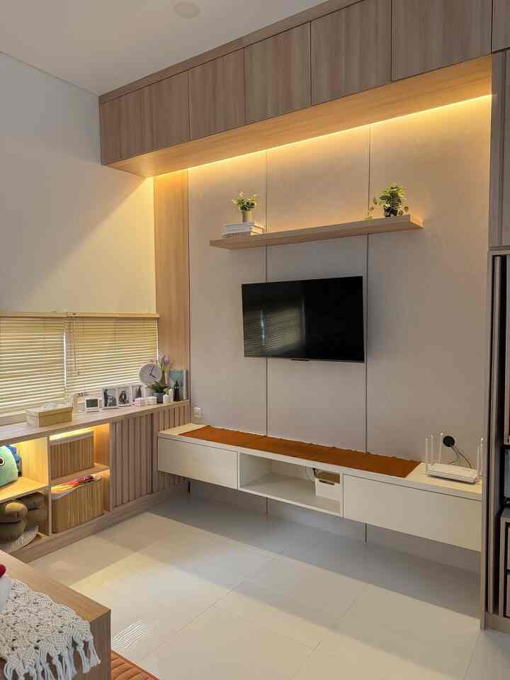Warm brown-toned living room featuring wall-mounted TV, wooden shelves, and tidy storage cabinets in a natural modern style