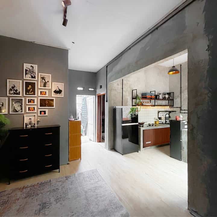 Di rumadisanata living room menyatu dengan dapur karena kita paham betul bagaimana rumah subsidi yang layoutnya sempit banget, mangkannya kemarin kita jebol tembok pembatas antara living room dan dapur, dapur yang saat ini tadinya adalah kamar yang kita buat jadi dapur untuk memberikan kesan yang lega bagi dapur, selain itu dapur dan living kita memiliki konsep open space biar terlihat agak lega walaupun rumah kecil.

Gimana menurut kalian bagus gk ??

#KitchenSet #KitchenSetMinimalis #PlavonPVC #WarnaCatRumah #WallpaperDinding #WallpaperEstetik #AcianEkspose  #RumahOpenSpace #RumahTanpaSekat #RumahLega #rumadisanata #rumadisanata #industrial #rumahindustrial #rumahsubsidi #rumahminimalis #rumahkecil #rumahtropis #tropisindustrial #rumahsubsidi #minimalis #roster #industrial #tropis #industrialtropis 