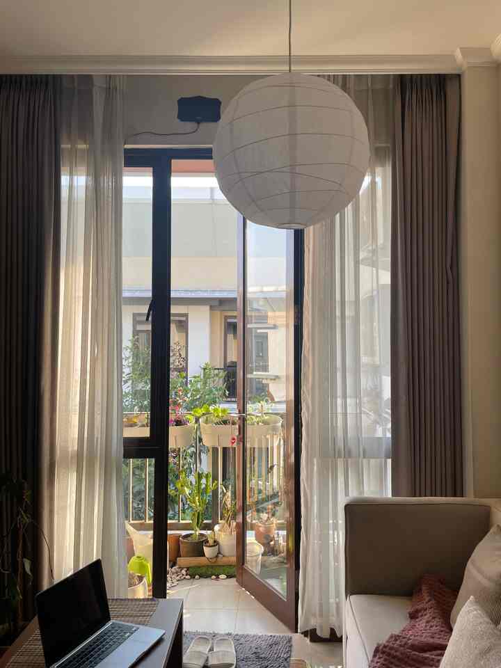 Suasana balkon disore hari sangat menenangkan.
Lelah rasanya hilang, jika berada diruang living room sambil menghadap ke arah balkon dengan banyak tanaman dan cahaya matahari sore yang menyinari balkon sangat dramatis.

#lampu #lampion #lampionjepang #livingroom #balcony #balkon #RuanganTerbatas #RumahCompact #RumahMungil 