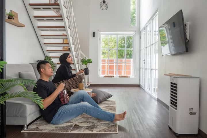 kita memilih ruangan open space untuk menciptakan kesan yg lebih luas, krn lebar ruangan ini hanya 3m. selain itu untuk penataannya jadi lebih fleksible, sirkulasi udara dan pencahayaannya jadi lebih terang.

#ruangansempit #ruanganopenspace #tamanminimalis #livingroom #home #tamanrumah