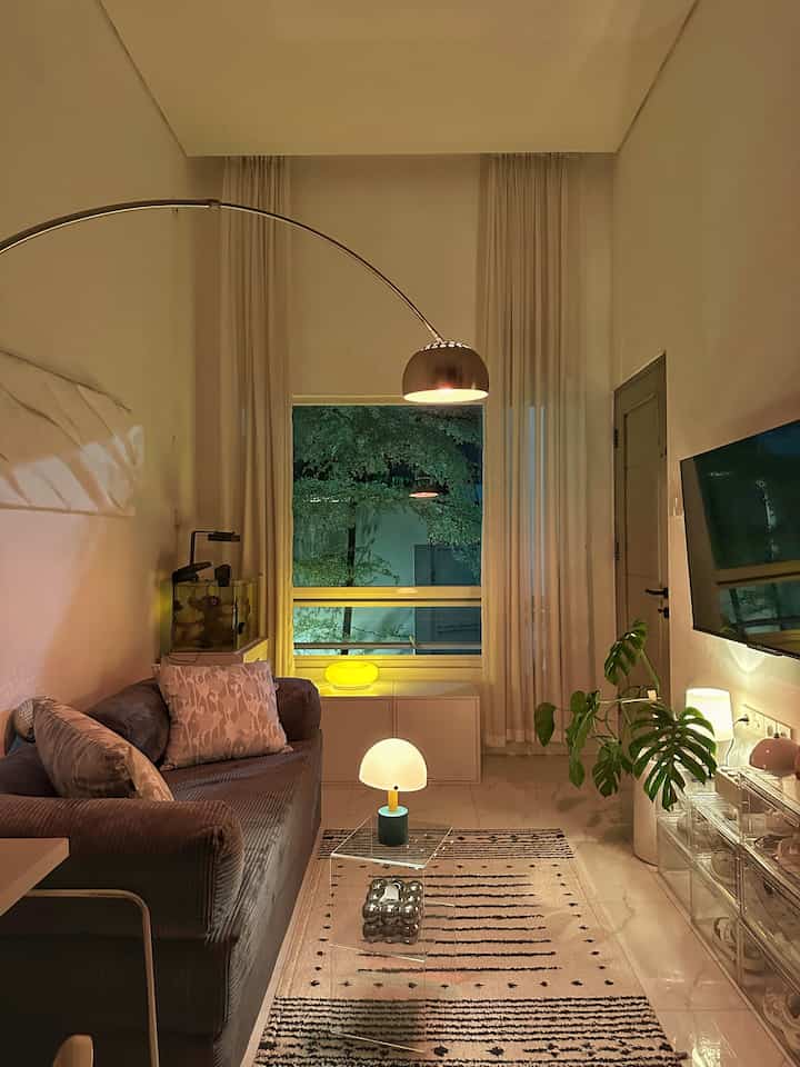 Tips memilih item dekoratif yang engga hanya estetik tapi juga berfungsi ✨


NODMAST , lampu meja yang berfungsi menerangi malam, cahayanya cukup bikin nuasana ruangan semakin hangat , dengan tutup yang bisa di arahkan ke atas / bawah yang disesuaikan mood

BARLAST , lampu meja juga tapi cahayanya ini lebih ke arah atas dan menerangi langit” ruangan, jadi semakin terang 

DONUT LAMP , lampu meja juga tingkat cahayanya lebih terang dengan warna kuning, orange bisa disesuaikan mood

CUSHION SOFA , selain membuat cantik sofa cushion sofa menutupi bantal agar tidak terkena debu secara langsung

CARPET , selain menghiasi lantai , karpet menjadi alas untuk duduk agar tidak terkena paparan suhu dari lantai secara langsung 


kalau di tetangga online item dekoratif + fungsionalnya apa? yuk share juga ✨

#MaterialRenovasi #MaterialMurah #RenovasiAffordable #PlavonGypsum #CatDinding #CatRumah #LampuMeja #LampuHias #LampuLantai #Minimalist #Homedecor #angkahouse 