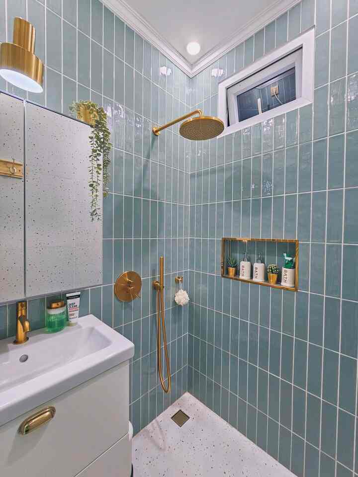 ‼️ Renovasi Kamar Mandi Mungil (110 cm x 150cm)

Kamar mandi ini berada di kamar utama yang letaknya di lantai 2, total luasnya hanya 1,65 m2. Tips supaya kamar mandi mungil terlihat aesthetic versi casadeharsa:

✅ Menggunakan shower tanam

✅ Menggunakan sanitary gold

✅ Memberikan cermin yang besar

✅ Membuat penyimpanan sabun di dinding

✅ Menggunakan lampu LED pada tempat sabun

#keramik #shower #keran #lampuled #tanamanartificial #kamarmandi #renovasikamarmandi #bathroommakeover #inspirasikamarmandi