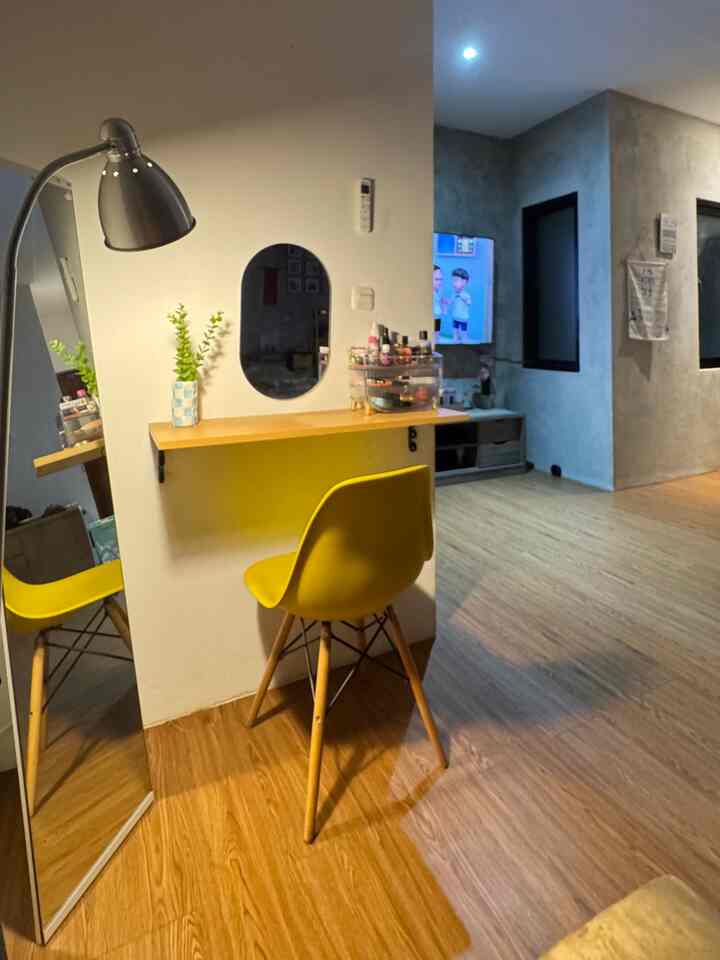 Membuat meja rias gak harus mahal, dengan modal ambalan bisa jadi ide juga loh, ambalan ini under 150k udah include dengan besi penopangnya, jadi deh meja rias sederhana banget hehehe.

#MaterialRenovasi
#MaterialMurah
#RenovasiAffordable 
#IdeMejaRiasMurah
#MejaRiasLowBudget
#InspirasiMejaRiasSederhana