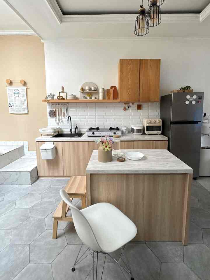 Kitchen Open Space 🖤

Dapur yang menyatu dengan ruang makan, membuat ruangan jadi terasa lebih lega. 
Kalau ruanganmu mungil juga, Yuk cobain desain open space!

#DapurOpenSpace
#RumahOpenSpace
#RumahTanpaSekat
#KitchenSetMinimalis
#KitchenOpenSpace
#InspirasiKitchenMinimalis
