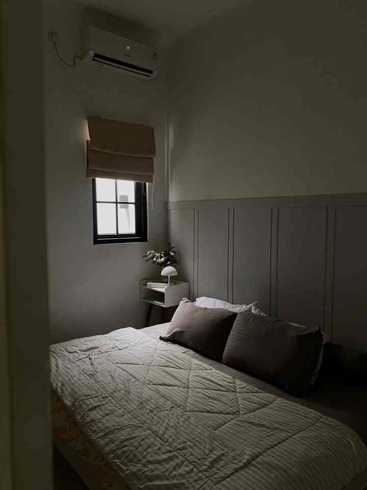 Bedroom styling agar tidur lebih nyaman ✨

Untuk tidur lebih nyaman kami usahakan di kamar tidur lebih sedikit barang supaya minim distraksi, dan kami memakai cat dengan warna netral dan calm seperti putih dan soft grey. 

#gordenkamar #wallbattenkamar #bedroomstyling #inspirasikamar #kamartidurnyaman