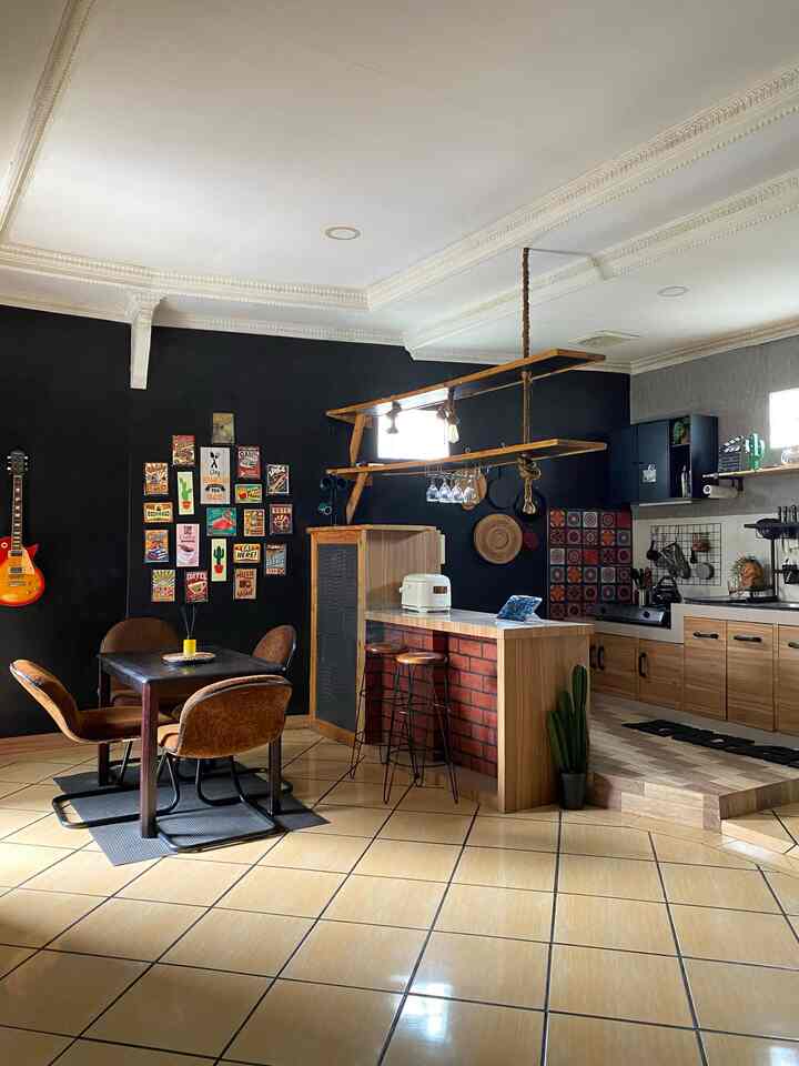 Dapur dan ruang makan dengan penghubung minibar itu seru banget kumpul-kumpul ga harus ada di satu ruangan bikin lebih intimate dan fungsional, selain itu terasa lebih luas.

#DapurOpenSpace #RumahOpenSpace
#RumahTanpaSekat #DapuralaCafe #HomeCafe #WarnaCatRumah #Bananaahome

