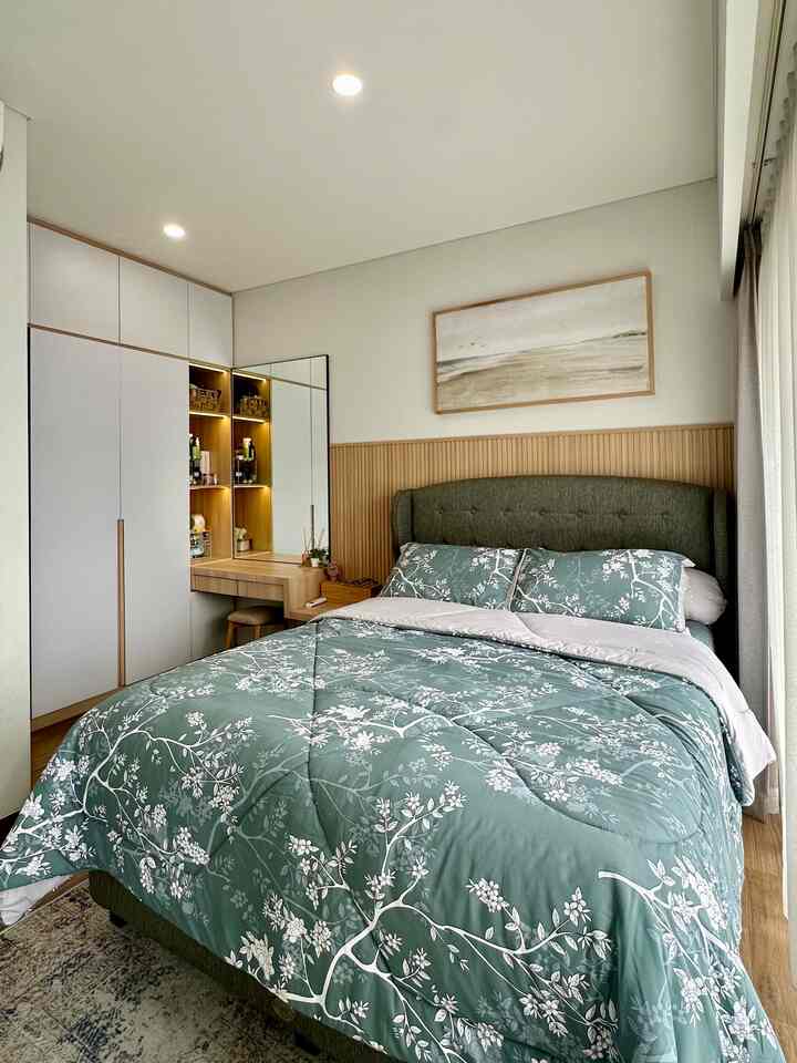Kamar nyaman hati jadi tenang 🫶🏻
Walaupun kamar ini hanya 3x4 meter. Tapi penataan ruang dan pemilihan warna yang tidak mencolok memberi kesan luas pada ruangan. Kamar jadi nyaman dan bikin tenang pemilik ruangan.
#Bedroomstyling
#inspirasikamar
#kamartidurnyaman
#homedecor
#bedroominspo
#homeinspo
#kamartidurutama
#kamarnyaman
#smallbedroom
#wallpanel
#karpetestetik
#catrumahminimalis
#dipan 