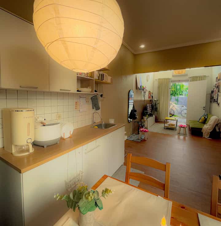 Kitchen & Dining Open Space Yes Please.. Dapur dan Meja makan disatu area. ruangan jadi lebih lega dan compact, dan meja makan ga cuma buat makan tapi kadang juga buat prepare bahan masakan. Yang penting kami nyaman, fungsional dan estetik.

#kitchensetikea #kabinetdapurpira #mejamakanikea #lantaivynil #InspirasiDapurMungil #DapurCompact #CompactKitchen