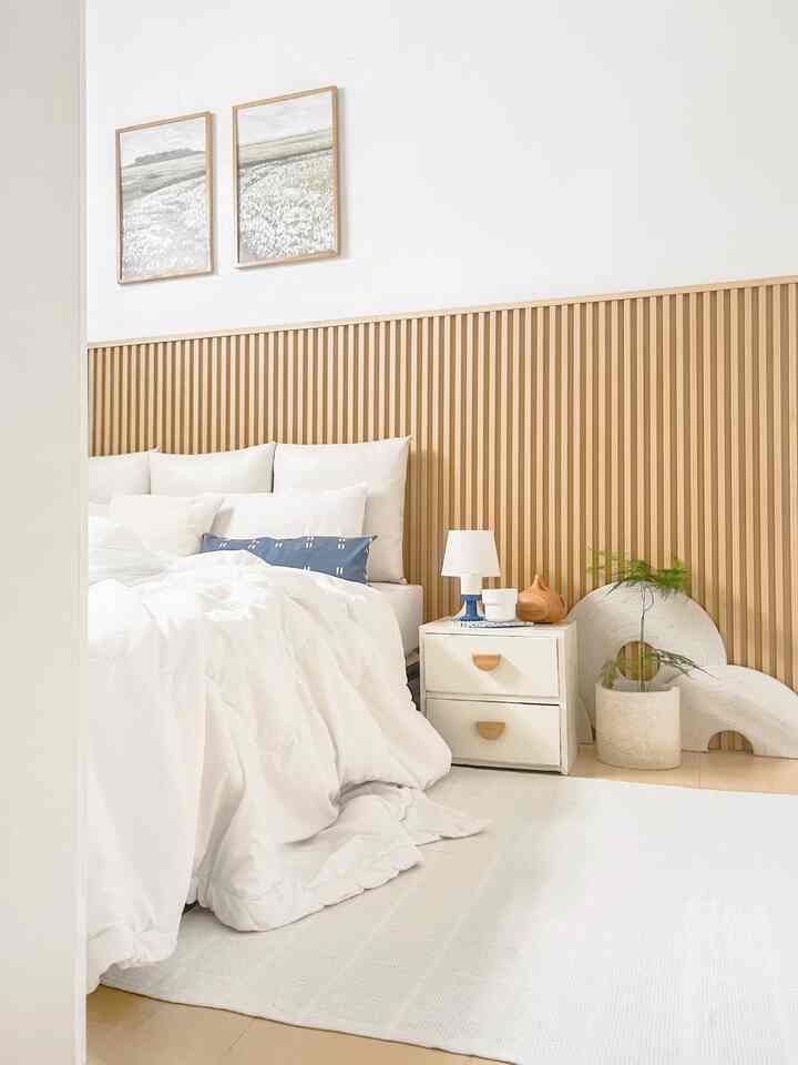 Menyulap kamar ukuran 3x3 jadi berasa vibes staycation dengan memakai wallpanel berwarna kayu. Tidak lupa menambahkan wall art dan nakas diy dengan warna senada dan aksen biru pada cushion dan asesoris meja agar selaras dengan tema rumah 🤍

#CatRumahMinimalis
#WarnaCatRumah
#WallpaperDinding
#WallpaperEstetik
#Cat
#WallpanelDinding
#WallpanelEstetik
#BedroomStyling
#InspirasiKamar
#KamarTidurNyaman