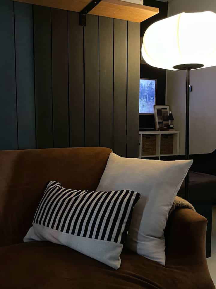 —— Lighting di #lollahouse 🛋️💡

Macam-macam lampu di rumah aku, dari mulai lampu gantung, lampu sorot, standing lamp sampai lampu meja semuanya rata-rata warna warm.

Sebenernya masih pengen beli dan koleksi lampu lagi, tapi masih bingung simpen dimana & nyolokinnya dimana 😆

Semoga menginspirasi ✨


#lampu #lampugantung #lampumeja #lampuruangtamu #lampusensor #lampustanding #standinglamp #lampusorot #lighting #rumahmungil #rumahminimalis #warmandbold #rumahcluster #rumahkecil #ruangtamu #ruangtv #kamartidur #livingroom #bedroom