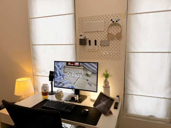 Ruang kerja dimana tempat mencari inspirasi dan tempat untuk fokus mengerjakan tugas  
#LampuTidurAesthetic #PegboardIkea #JamWekerIkea #MejaKerjaIkea #InspirasiRuangKerja #HomeOfficeInspiration