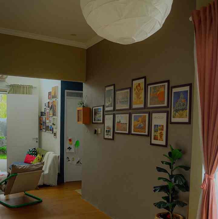 Dekorasi dinding dirumah kami dengan memajang aneka wall decor dan wall art painting. Memberi aksen di area dinding, jadi ga monoton bikin dinding lebih menarik juga.

#wallart #walldecor #pajangandinding #inspirasidekorasidinding #walldecorestetik #walldecorpopart #wallartpainting #inspirasiruangtamu #inspirasilivingroom