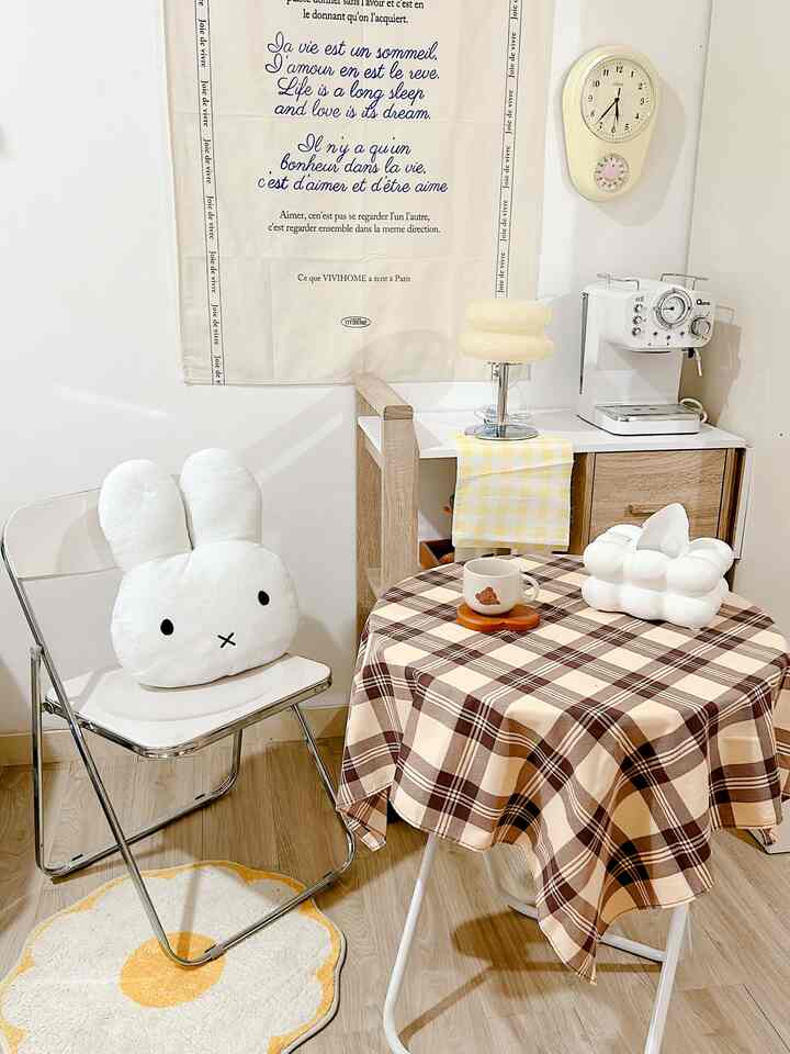 ini adalah tempat favorite dan hampir tiap hari duduk disini saat pagi hari dengan secangkir cofee spot ini aku sengaja buat minimalis di sudut dapur agar terlihat aesthetic aku tambahkan napkin letter di dinding
#spotcoffee 
#mejabulat
#mejacoffee
#kursilipat
#coffeemaker
 #MomenDiRumah
 #InspirasiDekorasi
 #RuanganFavorit