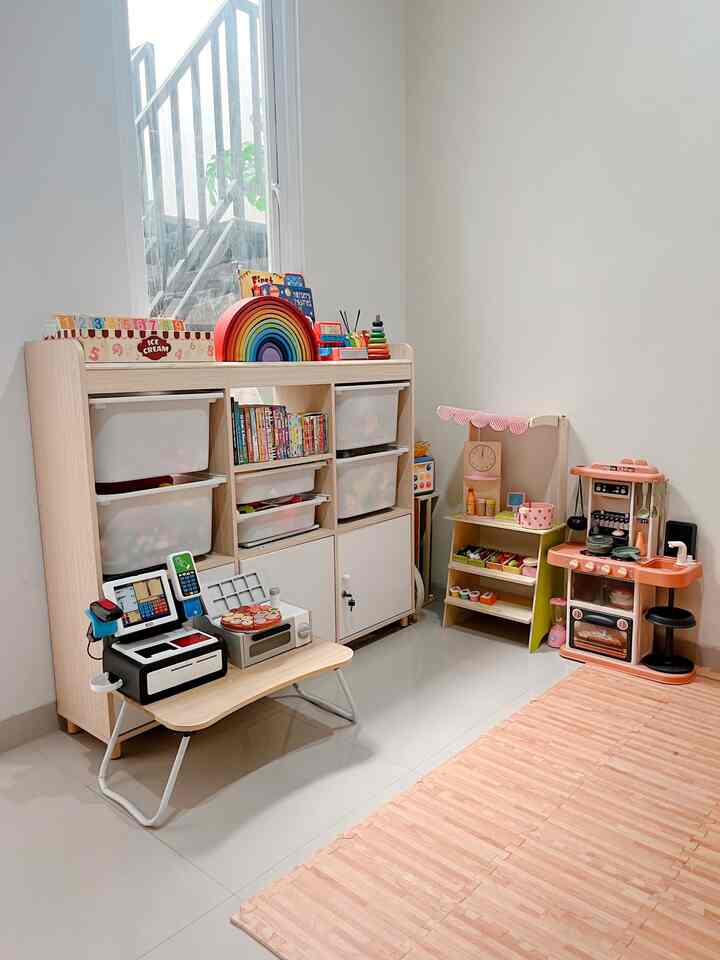 Playroom dirumah.shacca 🤗

Serba serbi playroom dirumah kami,
Kami menggunakan segala bentuk mainan dan perabotan yg ramah untuk anak anak

Perosotan dengan bahan plastik yg tebal
Rak mainan dan buku yg kids friendly, anak anak gampang menjangkau
Mainan dari wooden dan plastik yg aman dimainkan anak anak ..

Tujuan kami membuat playroom agar mainan anak tidak tercecer dan membuat anak belajar merapikan mainannya

#RakMainanAnak
#RumahRamahAnak
#MaterialRamahAnak
#ChildFriendlyHome
#InspirasiRuangMainAnak
#RuangMainAnak
#PlayroomAnak
#HomeInspo