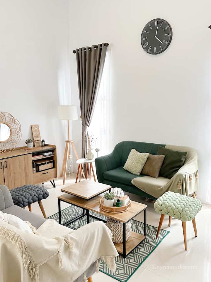 Walaupun di rumah ini belum ada anak, terkadang suka ada keponakan atau saudara mampir ke rumah. 

Jadi mereka suka bermain di living room & family room. Untuk living room di rumah ini didesain tanpa sekat langsung menyatu dengan family room jadi anak-anak bisa bermain atau berjalan dengan leluasa. 

Karpet yang digunakan juga anti-slip dan diletakkan di bawah meja, agar tidak membuat anak kecil terpeleset saat berjalan di ruangan ini. Sofa dengan banyak bantal dan stool yang dipilih juga yang empuk dengan kaki. Sehingga kalau ada printilan mainan anak masuk ke kolong, bisa dengan mudah diambil. Selain itu, ada 2 jendela tinggi yang sering dibuka untuk memudahkan sirkulasi udara, sehingga ruangan tidak pengap saat banyak anak bermain di ruangan ini. 

#KarpetAntiSlip #SofaEmpuk #JendelaTinggi #WarnaCatRumah #RumahRamahAnak #MaterialRamahAnak #ChildFriendlyHome #livingroominspo #nyamandiomah 