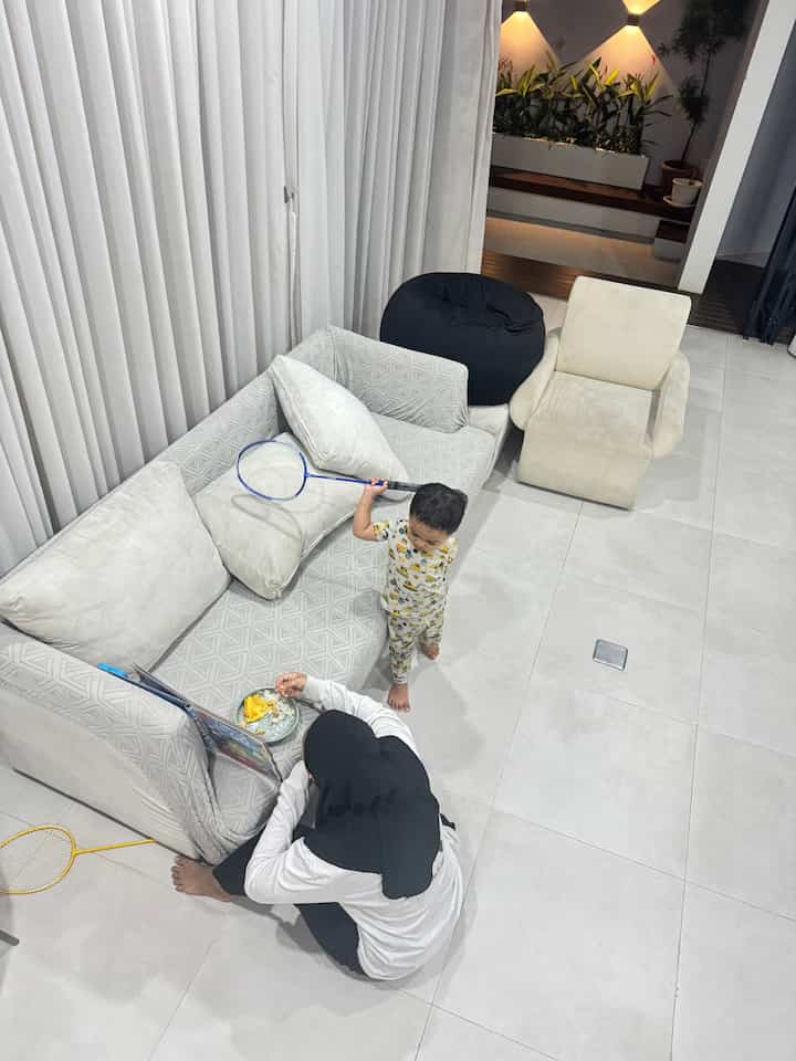 Living room selalu jadi tempat favorit untuk berkumpul, bermain, dan menikmati waktu bersama. Di sinilah tawa dan cerita mengalir, membuat setiap momen lebih bermakna. Kalau tempat favorit keluarga kamu di mana? 🍃 #LantaiMinimalis #LantaiMotifExpose #LivingRoomMinimalis #MomenDiRumah #InspirasiDekorasi
#RuanganFavorit