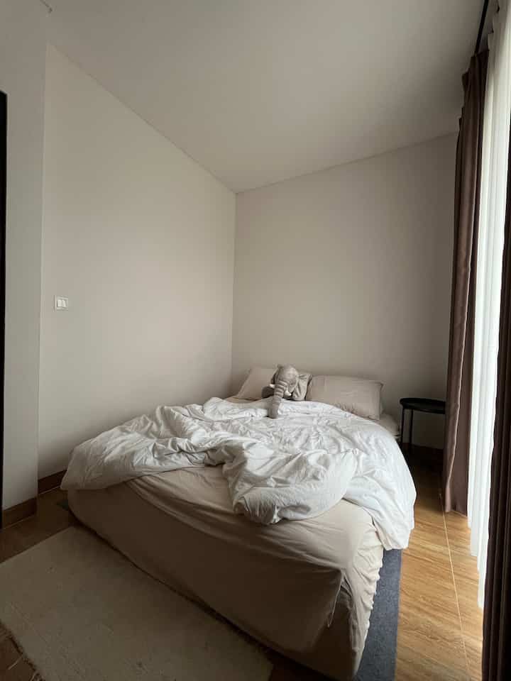 Furniture ramah anak yang ada di kibouichi:
- Kasur tanpa divan ❤️
- Karpet depan kasur dengan antislip
- Hook kayu bulat
- Cermin curve, ujung ujungnya ga ada yang tajam 🥰
- Meja Makan dengan sudut curve
- Meja Tv dengan sudur curve dan aksen curve
- Stool bulat dengan kain

#RumahRamahAnak #MaterialRamahAnak #ChildFriendlyHome #Stool #Kasurtanpadivan #karpetantislip #hookkayu #cermincurve #mejaTV #mejamakan