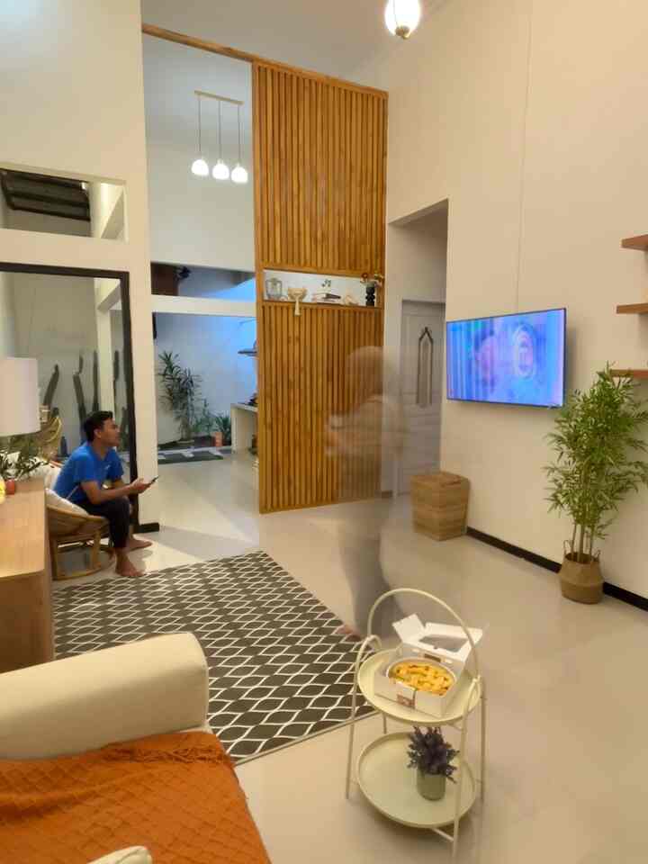 malam hari setelah anak tidur biasanya kami menghabiskan waktu bersama di living room✨
menonton tv sambil bercerita ditemani camilan merupakan rutinitas yang kami lakukan setiap malam❤️✨

#PlavonPVC #MomenDiRumah #InspirasiDekorasi #RuanganFavorit #Qtime #LivingRoom
