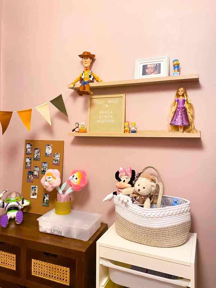 Berikut ini sejumlah material ramah anak di rumah kami yang dirasa penting untuk menjadi perhatian para orang tua, khususnya yang memiliki baby di bawah 6 bulan:

1. Cat dinding non-toxic pada dinding kamar anak, kami sengaja memakai cat dinding yang ramah anak dari merek Everglow varian Kids Care

2. Rak ambalan, kenapa masuk kategori ramah anak? karena rak ambalan cocok untuk menaruh barang-barang dari jangkauan anak-anak, khususnya bagi yang punya toddler

3. Berbagai hiasan dekoratif nan cheerful, yang dapat menambah kesan menyenangkan

4. Baby swing chair, yang membantu untuk menenangkan buah hati saat orang tua beraktivitas

5. Box bayi, sebenernya material ini masih jadi pro dan kontra bagi orang tua, namun bagi kami, keberadaan box bayi sangat membantu untuk memberi space lega bagi bayi kami saat tidur

6. Air purifier untuk membantu membersihkan udara di kamar

#CatDindingKamarAnak #WarnaCatKamarAnak #RakAmbalan #BabySwingChair #BoxBayi #AirPurifier #RumahRamahAnak #MaterialRamahAnak #ChildFriendlyHome
