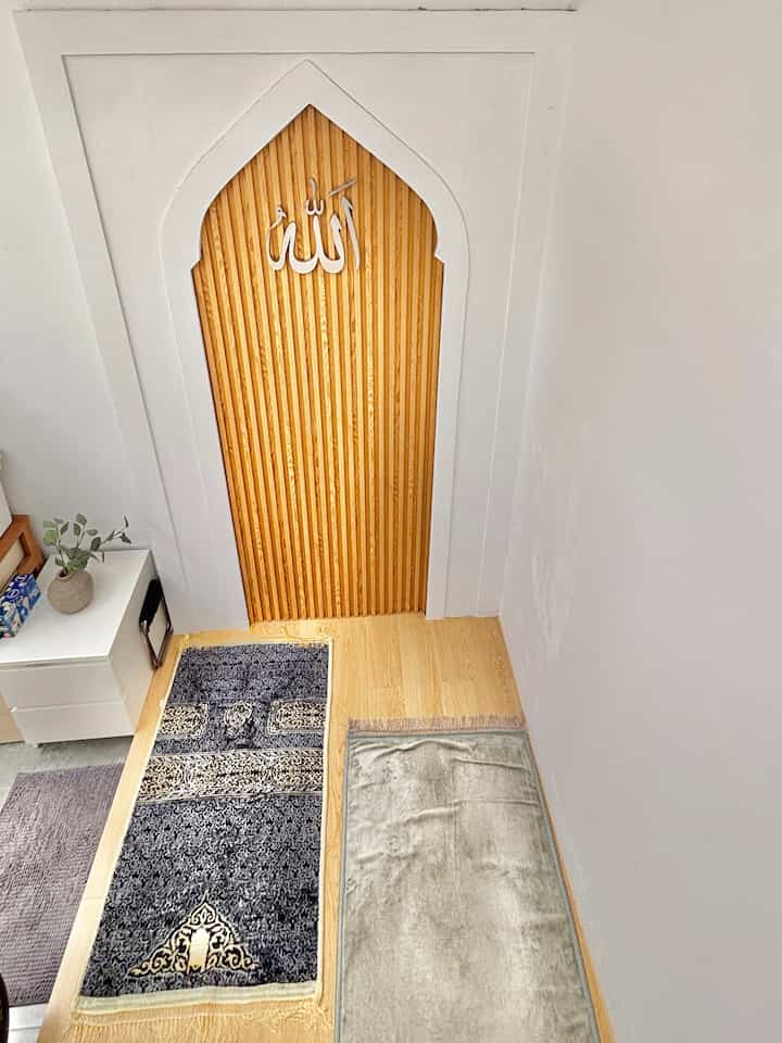mushola ini di bangun di ukuran 1.5x2m, sengaja kita buat untuk beribadah dirumah.
walaupun lahannya kecil tapi masih muat untuk sholat berjamaah.

mushola menjadi salah satu tempat ternyaman kita yang sering kita pakai untuk beribadah..

semoga mushola ini bisa menjadi inspirasi🩵🤍

#wallpanel #mejanakas #mejastorage #mejasamping #kesetmushola #lafadzAllah #lantaimushola #granitemushola #Momendirumah #Inspirasidekorasi #RuanganFavorit #musholamini #musholarumah #musholadalamrumah #musholaminimalist