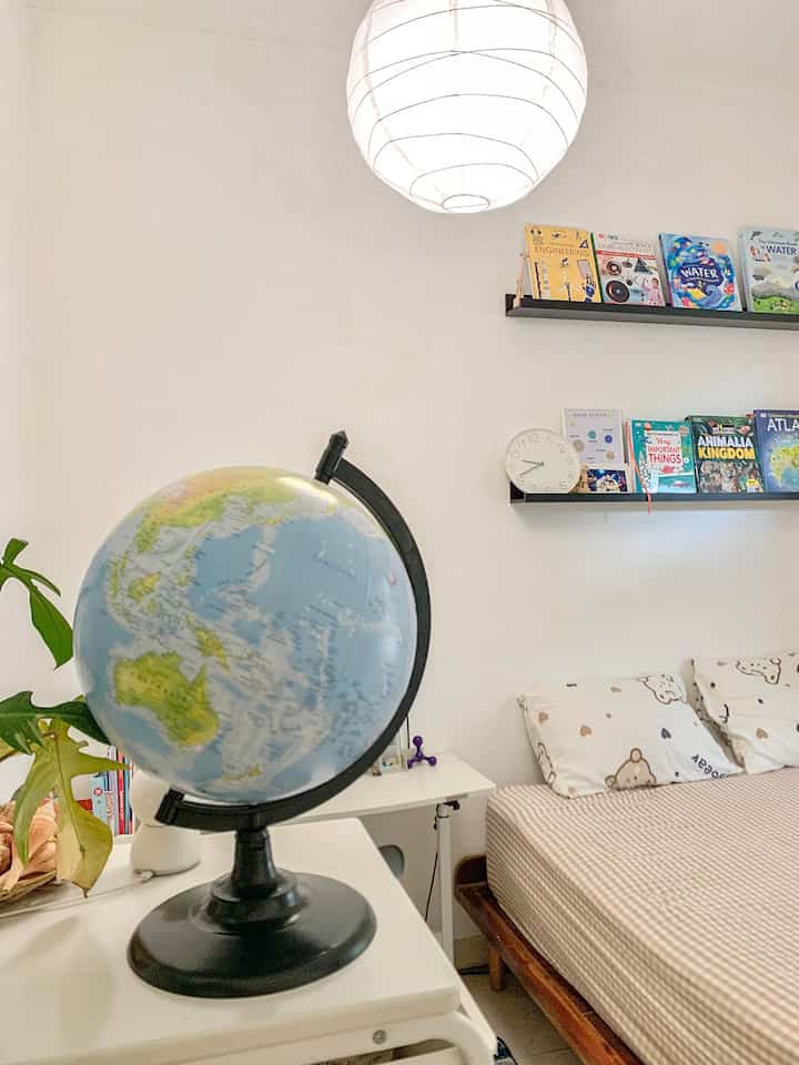 Boy room - Study room 📚📖✨

Bikin kamar anak yang nyaman buat belajar. Masih super simple belum terlalu banyak koleksi buku akademik. Soon pengen nambah rak buku yang awet ga gampang jamuran dan ga melengkung. Ditunggu yaa..

#Globe #MejaBelajarAnak #SepreiAnak #Ambalanbuku #KidsRoom #KamarAnak #StylingKamarAnak #InspirasiKamarAnak