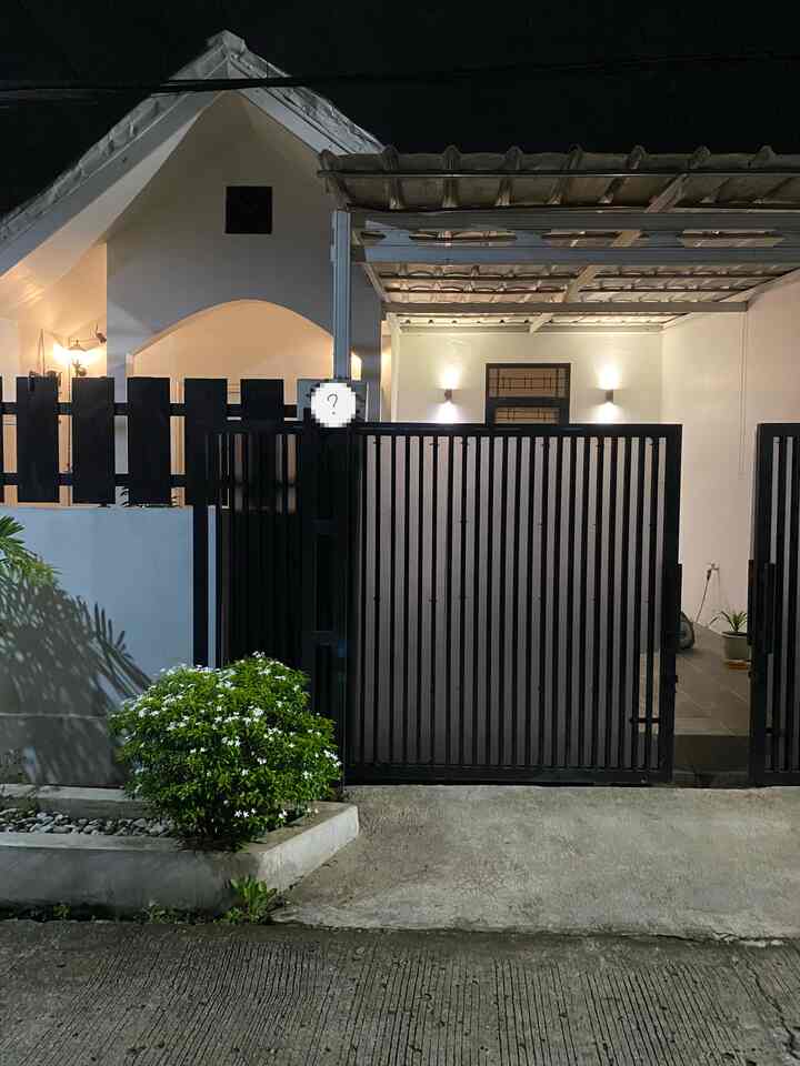 Night vibes at Livingwithnas’s home 🌙🏡

#warnacateksterior #lampuoutdoor #pagarrumah #minihometour #inspirasirumahminimalis #rumah90m2 #iderumahmungil 