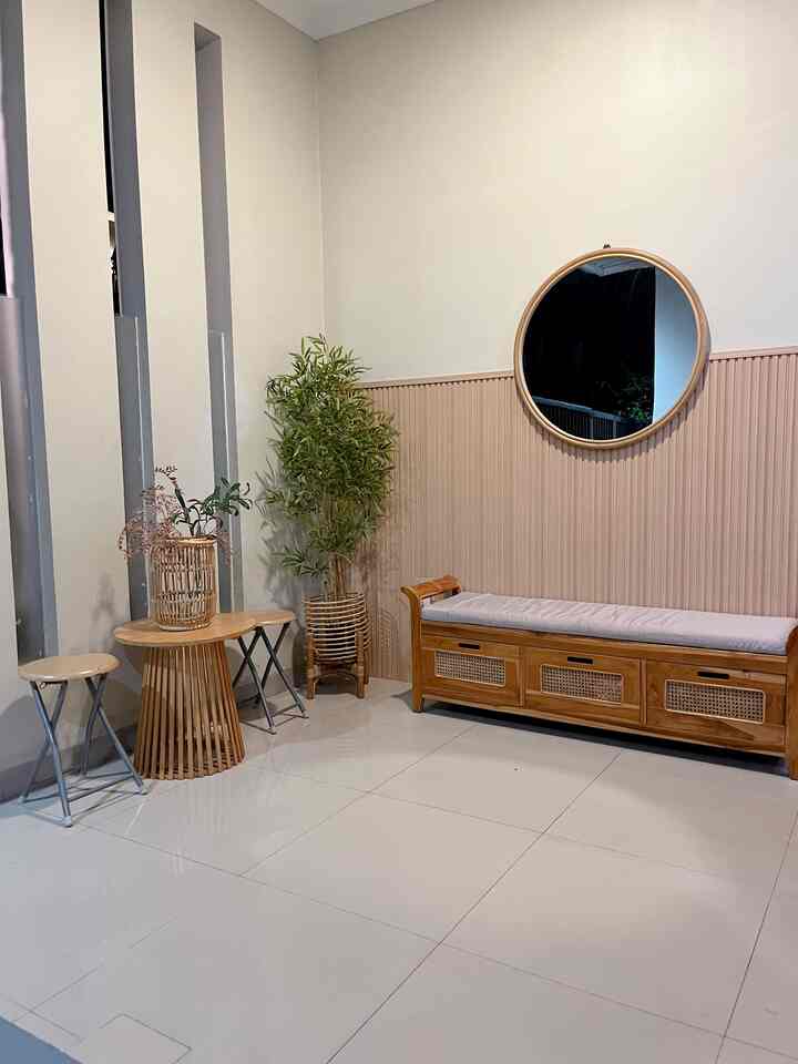 Teras dirumah.shacca versi malam

Suasana syahdu dirumah saat malam, penggunaan lampu kuning supaya ruangan terasa hangat dan nyaman 🤗

#Teras
#InspirasiTeras
#FasadMalam
#TerasMinimalis
#TerasSyahdu
#InpirasiTamanMungil
#InspirasiTerasJapandi