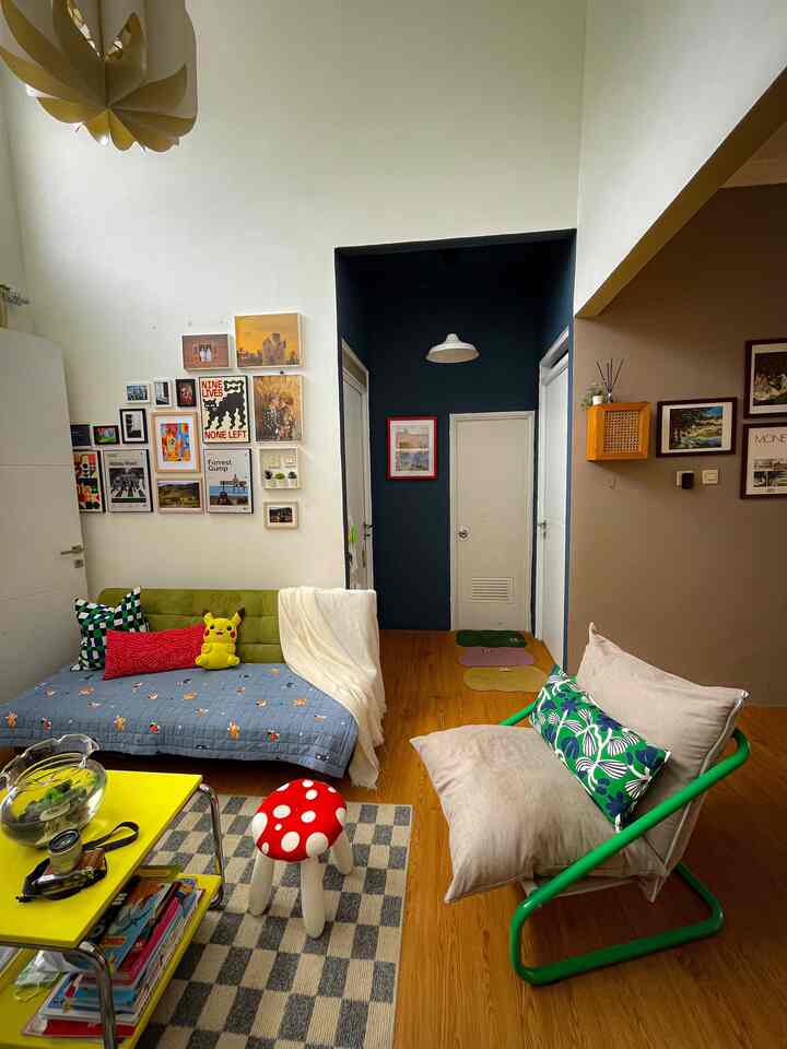 Pada akhirnya dari yang cari aman berani explore bermain warna. Beginilah tranformasi living room kami dari yang awal menempati cenderung aman dengan white and wood sampai akhirnya menemukan inspirasi lain yang membawa kami menyukai banyak tema interior design.

#livingroomupdates #livingroomtransformation #livingroompopart #livingroomjapandi #kursionnestadikea #sofabedaffordable #baggbodaikea #inspirasiruangtamu