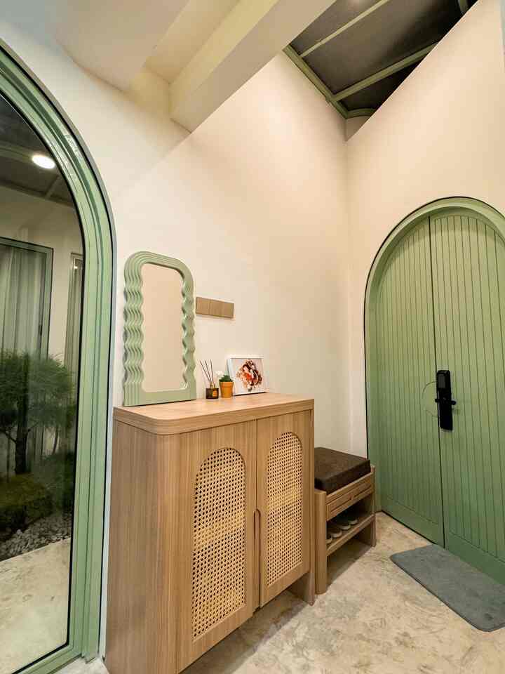 Less is more.

Prinsip yang coba kami terapkan di rumah kami. Minimalis buat item-itemnya tapi tetap memberi kesan manis tersendiri.

Kuncinya, tetap konsisten dg padu padan warna dan tetap berada dalam koridor warna netral❤️❤️❤️

#homeinspo #homedecor #areavoyer #voyer #rumahminimalis #rumahopenspace #rumahlega